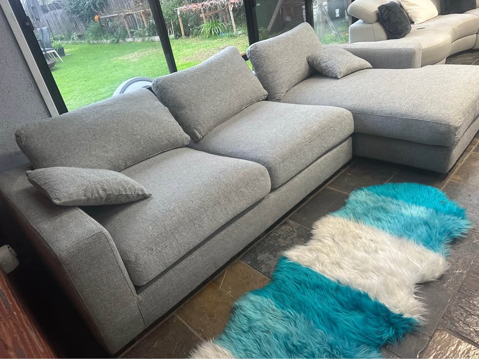 Modern 4-Seater Chaise Lounge photo 2
