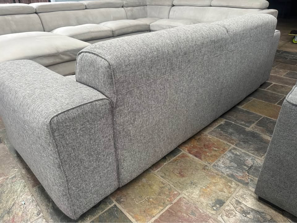 Modern Grey 4-Seater Sofa | Excellent Condition photo 4